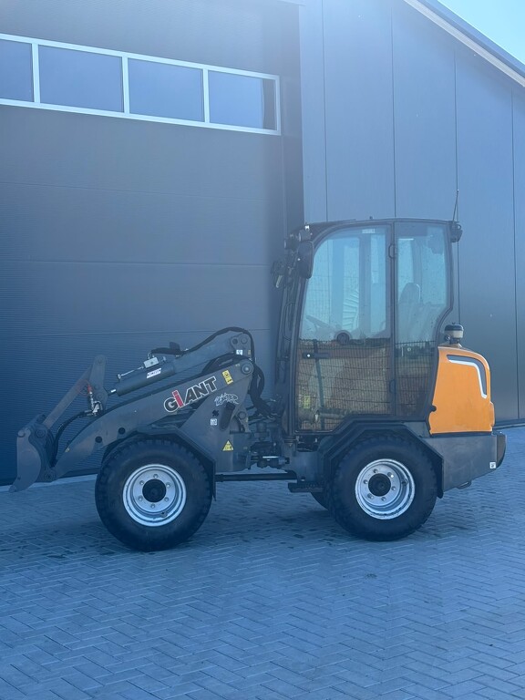 Giant G2200