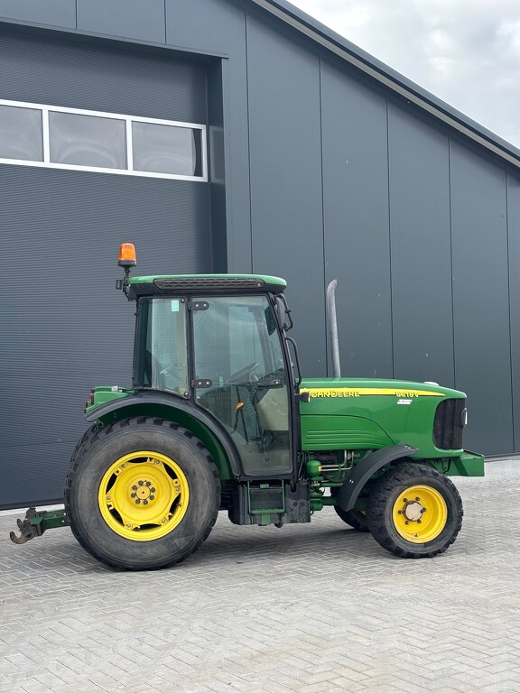 John Deere 5615v